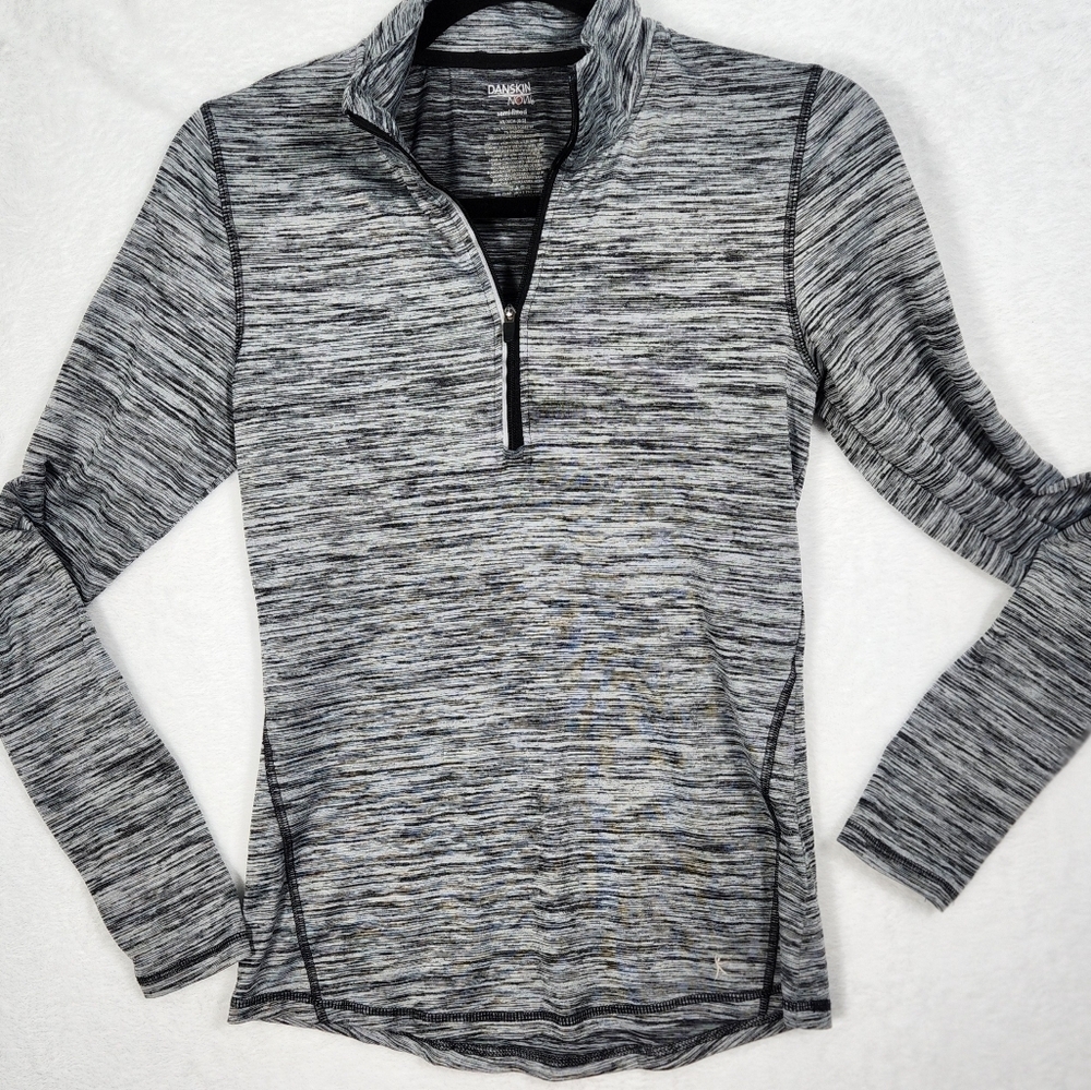 Danskin Activewear Gray Long Sleeve 1/2 semi-fitted zip jacket. Size XS (0-2)